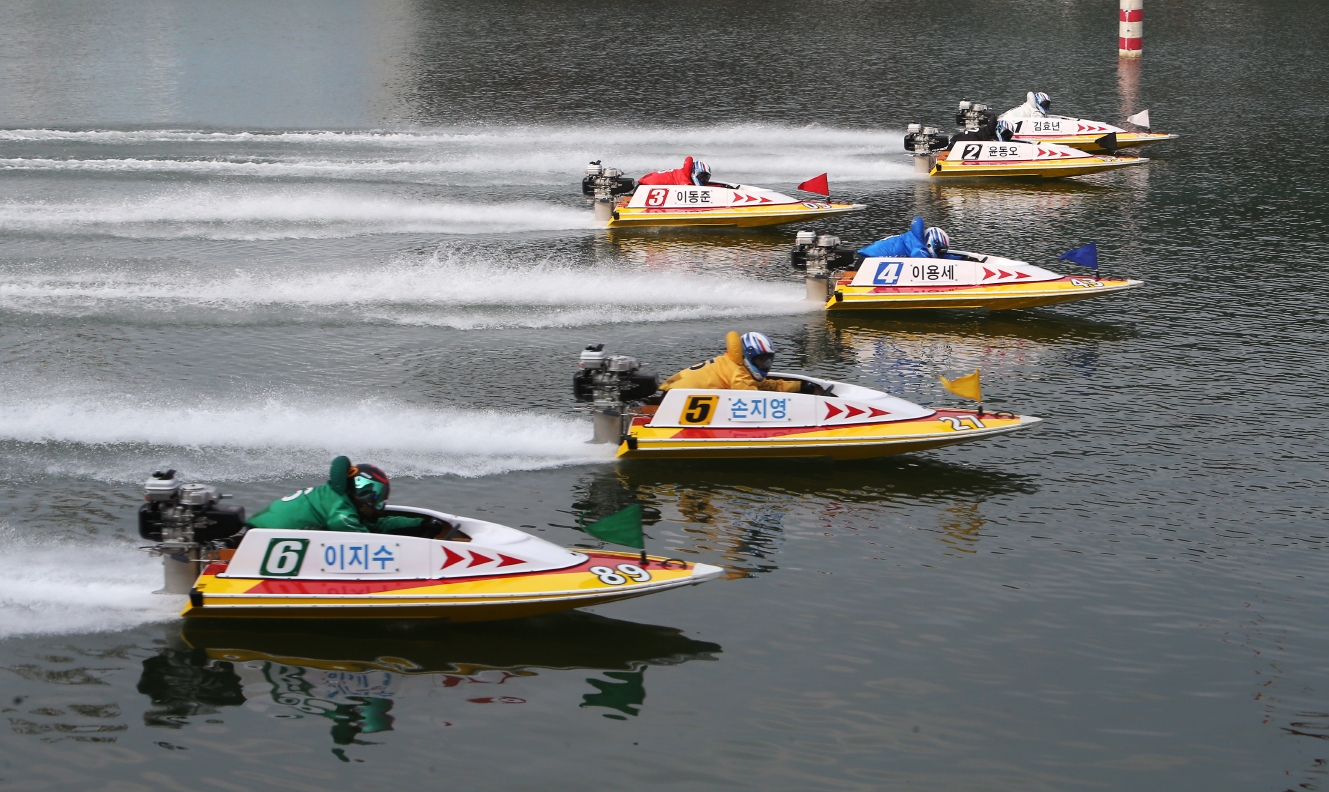 경정 선수들의 경기 모습. (사진=국민체육진흥공단)
