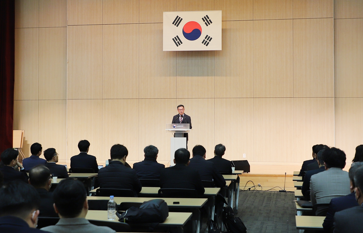 ‘디지털 농생명 포럼 발대식’이 지난 14일 농촌진흥청에서 개최된 가운데, 농생명 산업 활성화에 활용될 LX연구원 등이 개발한 ‘5G 확장형 양자암호융합 2kg급 VTOL 드론’이 시연됐다. (사진=LX공간정보연구원)