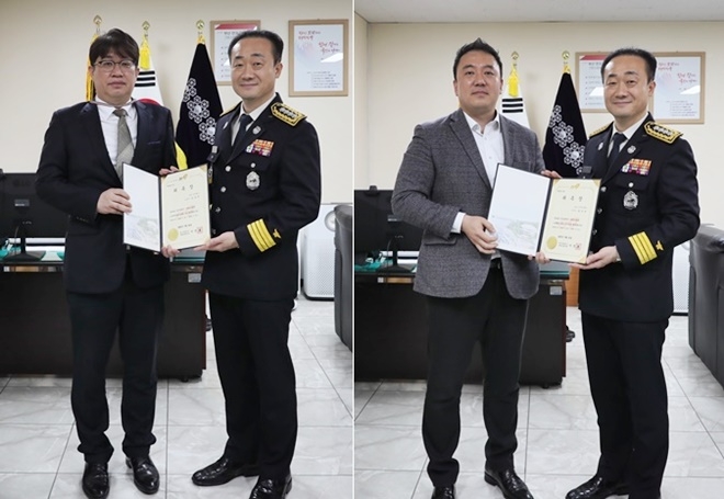 (왼쪽사진 김호진 노무사와 이진호 사하소방서장/우측사진 심국보 노무사와 이진호 사하소방서장).(사진제공=부산소방재난본부)