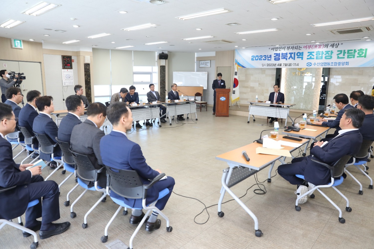 지난 6일 노동진 수협중앙회장은 수협 강원본부에서 '강원지역 조합장 간담회'를 개최하고 어업인들의 애로사항을 청취하고 있다.(사진=수협중앙회)