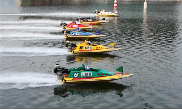 지난해 스포츠월드배 결승전에 출전한 선수들이 플라잉스타트로 경주를 출발하고 있다. (사진=국민체육진흥공단)