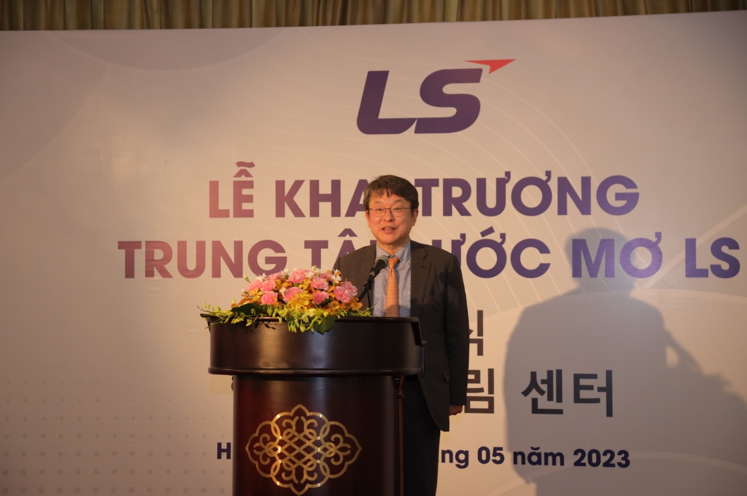 지난 4일, 베트남 하노이에서 열린 'LS드림센터' 개소식에서 (주)LS 안원형 사장이 인사말을 하고 있다.(사진=LS그룹)