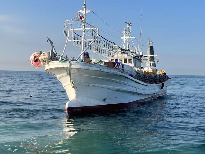 B호선박.(사진제공=부산해양경찰서)