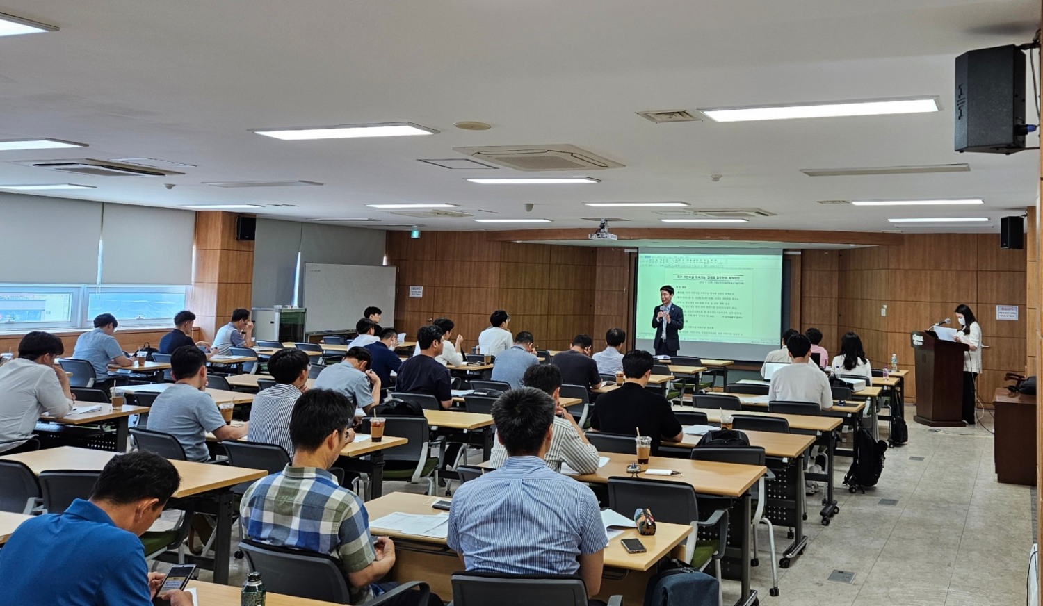 국토안전관리원(원장 김일환, 이하 관리원)은 13일, 한국철도공사 대전충청본부 우암홀에서 ‘국가 기반시설 지속가능 협의체’(이하 협의체) 상반기 회의를 개최했다. (사진=국토안전관리원)