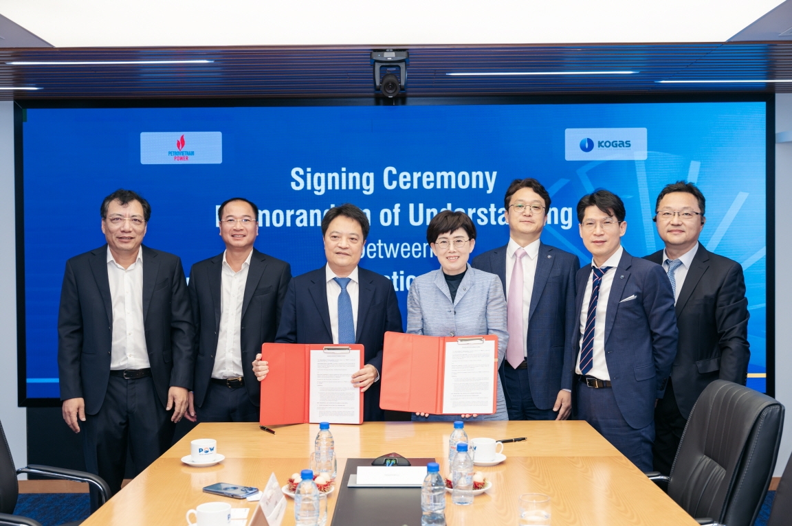 왼쪽에서 세번째 Mr. Hoang Van Quang (황 반 꽝), PV Power 회장. (사진=한국가스공사)