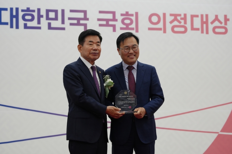 사진=홍석준 의원 (2023년 5월 31일 제75회 국회 개원 기념식에서 입법활동분야 대한민국 국회 의정대상 수상)