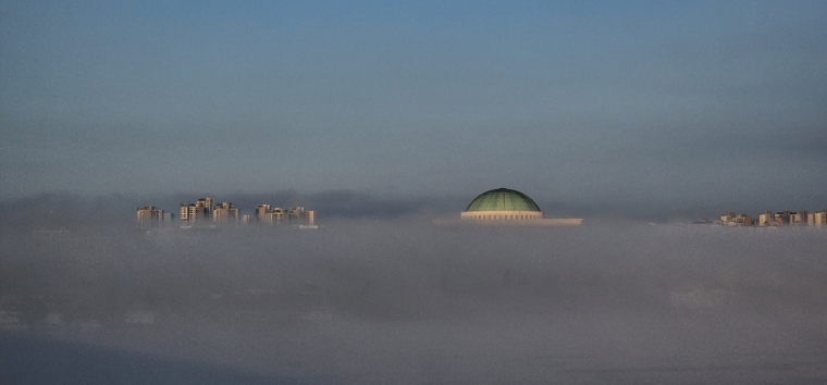 사진=연합뉴스 (장맛비가 멈춘 19일 아침 국회의사당이 안개 속에 있다. 2023.7.19)