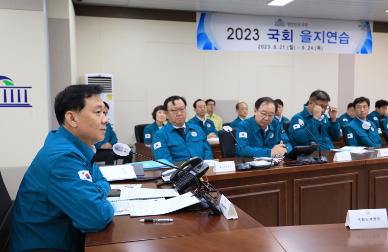 이광재 국회사무총장이 지난 21일 국회종합상황실에서 개최된 2023년 국회 을지연습 상황보고를 주관하고 있다. (사진=국회사무처)