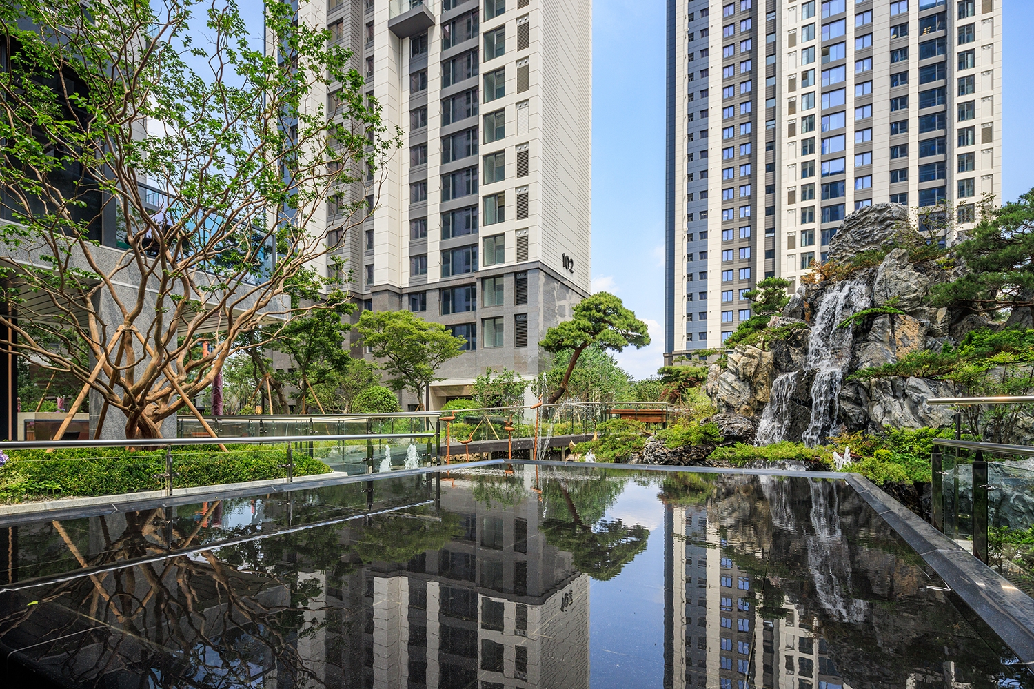 ‘롯데캐슬 리버파크 시그니처’에 조성된 수경시설.(사진=롯데건설)