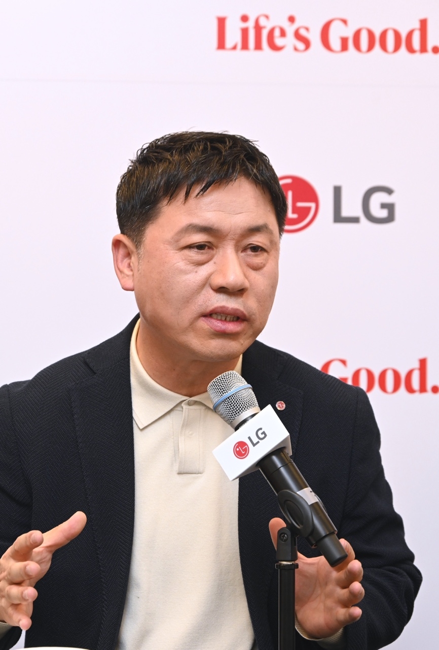 LG전자 H&A사업본부장 류재철 사장이 현지시간 2일 독일 베를린에서 기자간담회를 열고 LG전자만의 ‘스마트 홈 솔루션’으로 글로벌 가전시장의 판도를 바꾸겠다는 사업전략을 제시했다. 사진=LG전자