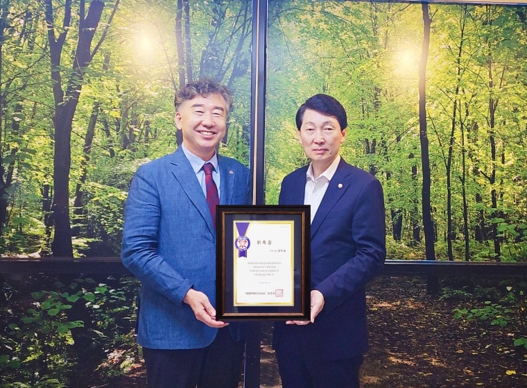 더불어민주당 김민철(오른쪽) 국회의원 (사진=의원실)