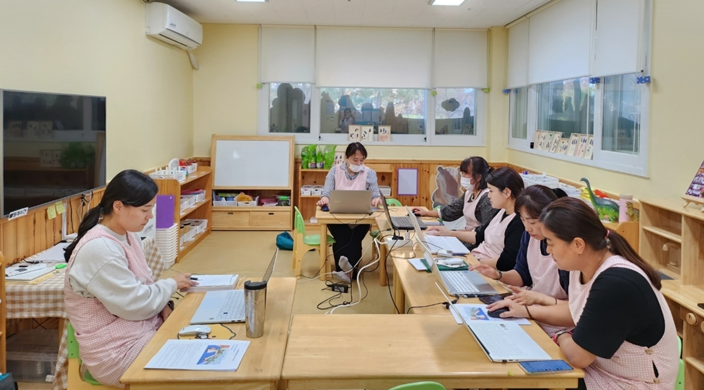 부영 사랑으로 어린이집 교사교육 모습.(사진=부영그룹)