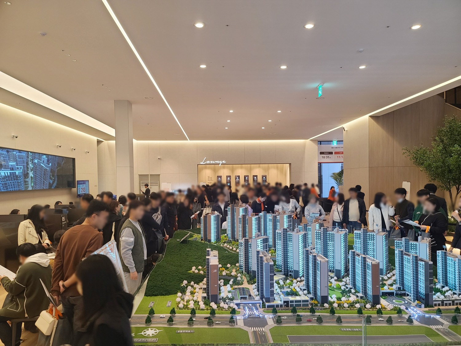 모델하우스 내방객 모습.(사진=우미건설)