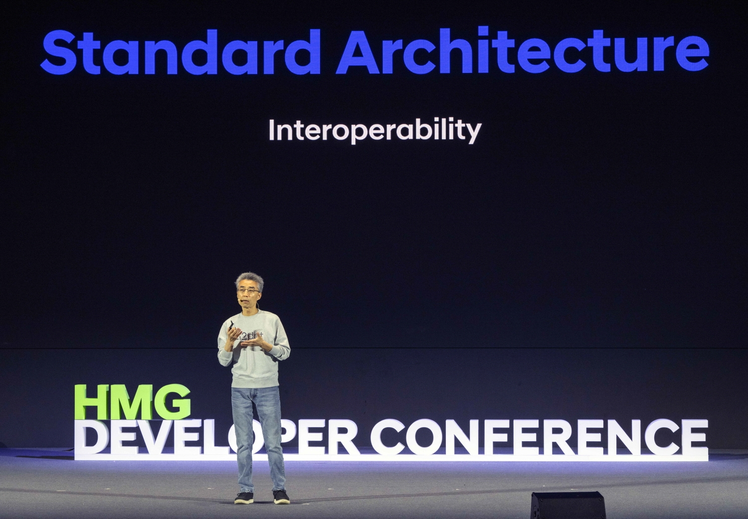 현대차∙기아 SDV본부 송창현 사장이 오프닝 발표를 하는 모습.(사진=현대차그룹)