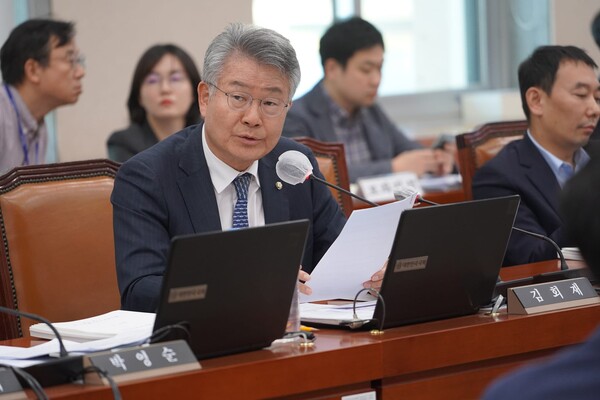 더불어민주당김회재의원이국정감사에서질의하고있다.(사진=의원실)