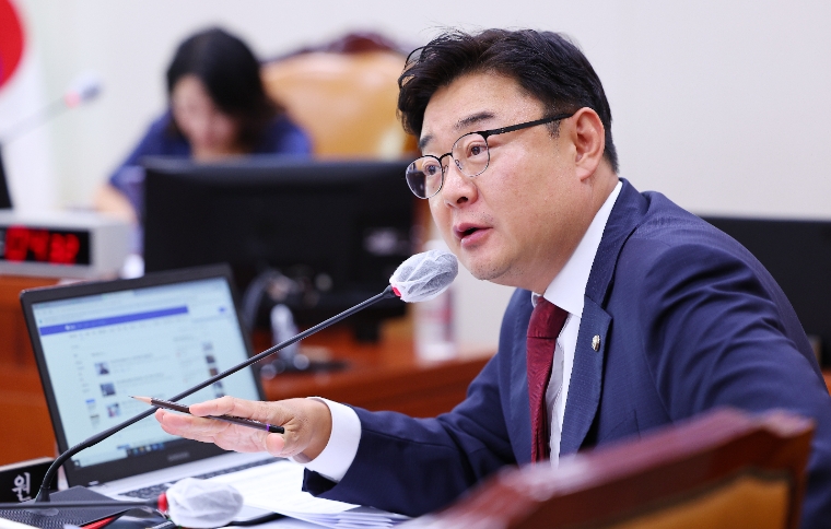 지난 10월 13일 국회에서 열린 국회 산업통상자원중소벤처기업위원회의 국감에서 김성원 의원이 질의하고 있다. (사진=연합뉴스)