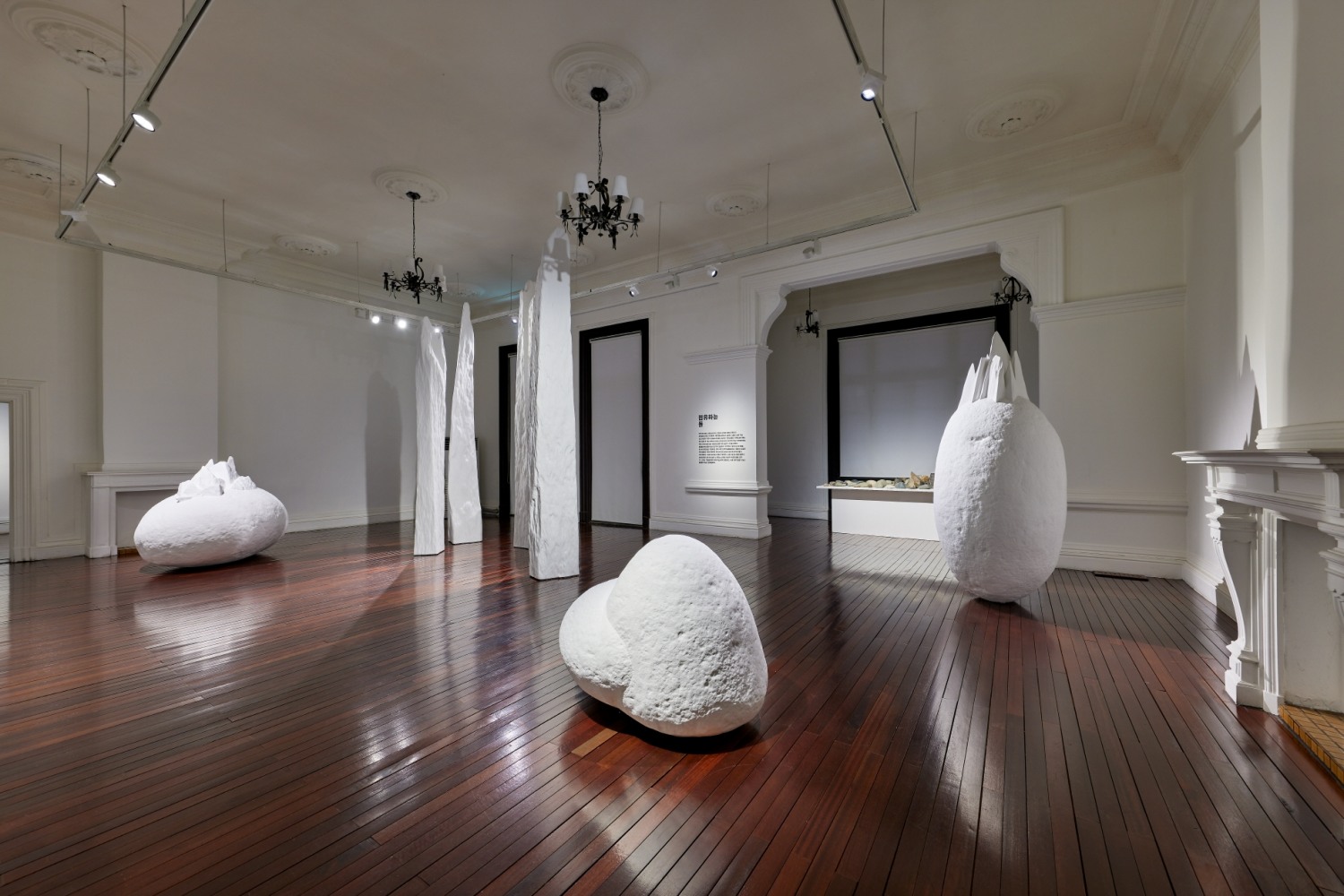 정현 개인전 《덩어리》 전시 전경 (사진=임장활)