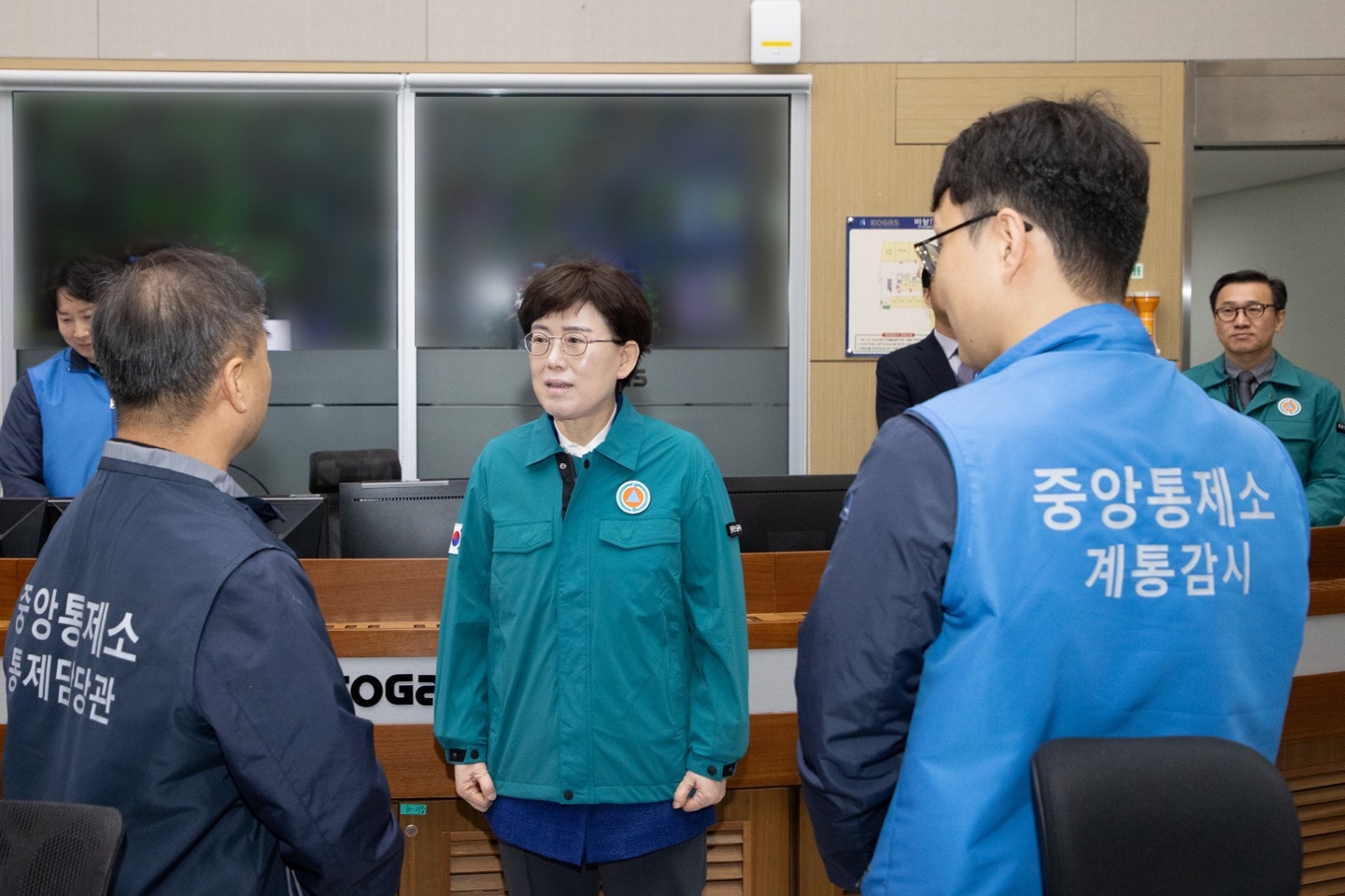 한국가스공사는 2일, 대구 본사 중앙통제실에서 천연가스 생산·공급 현황을 긴급 점검한 후, 전 임직원들과 함께 ‘2024년 시무식’을 개최했다.(중앙 최연혜 가스공사 사장). (사진=한국가스공사)