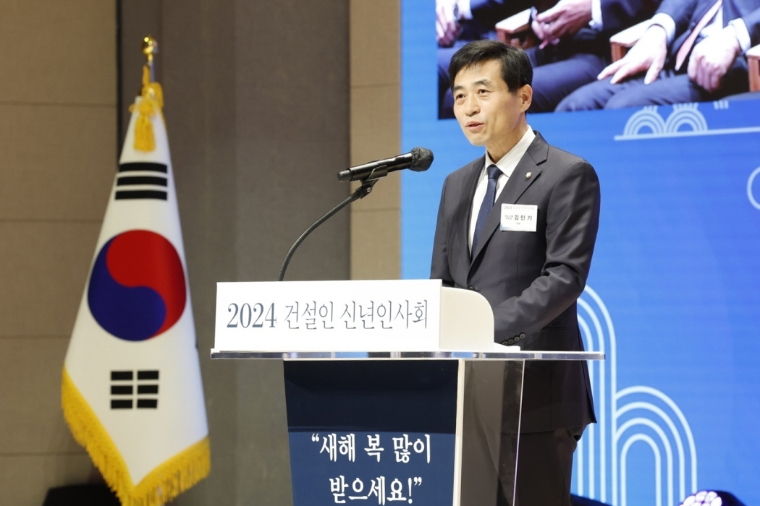 지난 11일 건설인 신년인사회에서 김민기 국토교통위원장이 인사말을 하고 있다. (사진=위원장실)