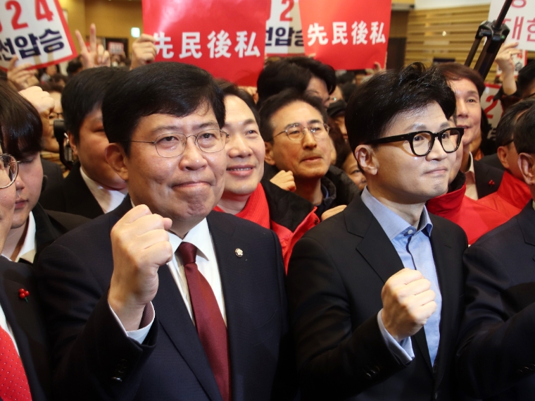 윤창현(왼쪽) 여당 공약개발본부 경제플러스단장 (사진=윤창현 의원실)