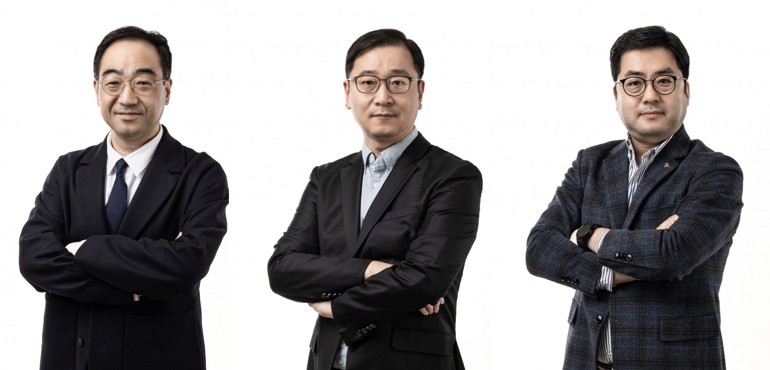 왼쪽부터_이승욱 글로벌사업본부장_민경덕 패션뷰티사업본부장_권민수 옴니플러스사업본부장