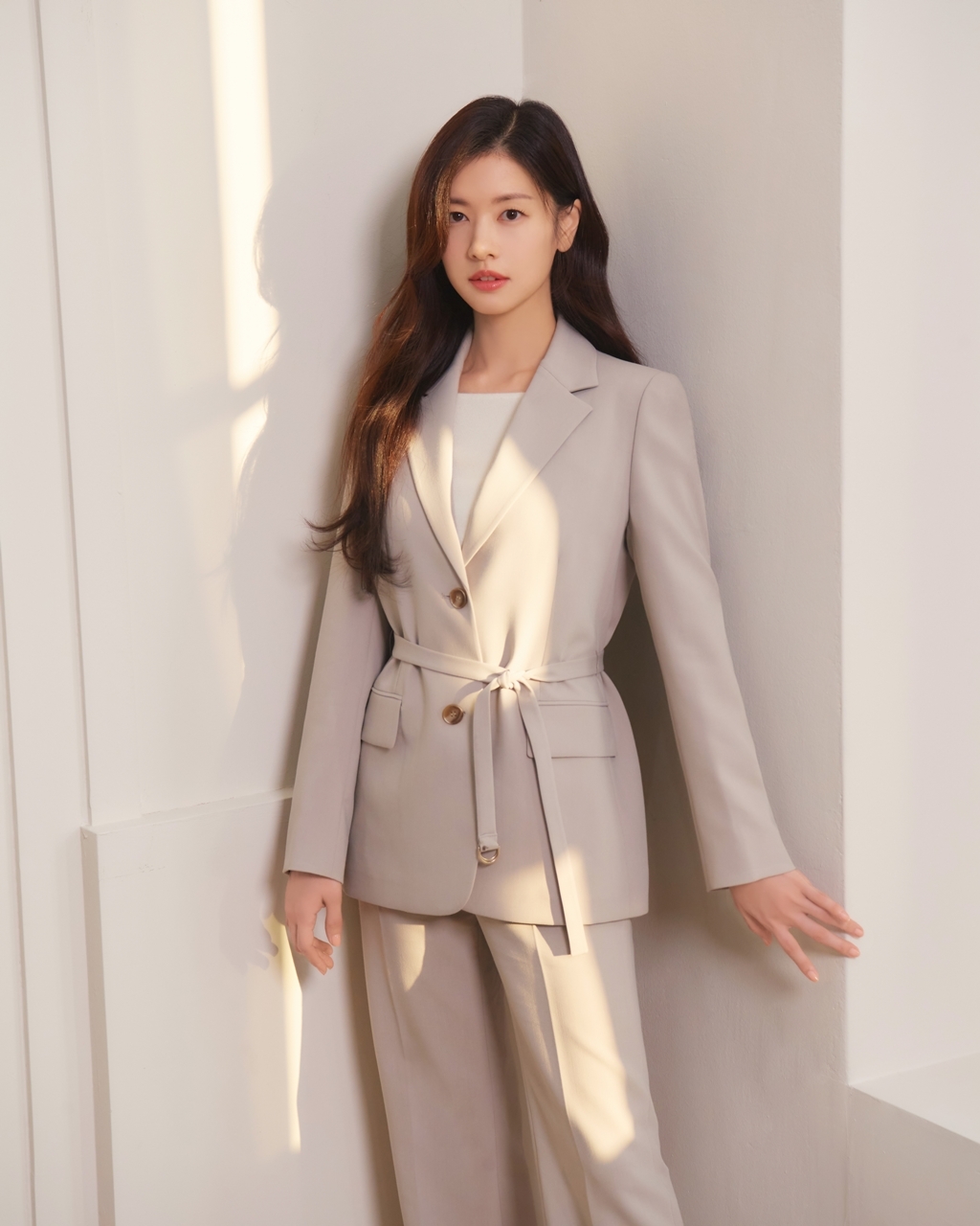 이랜드 로엠, 정소민과 함께 한 2024 봄 컬렉션 2차 공개
