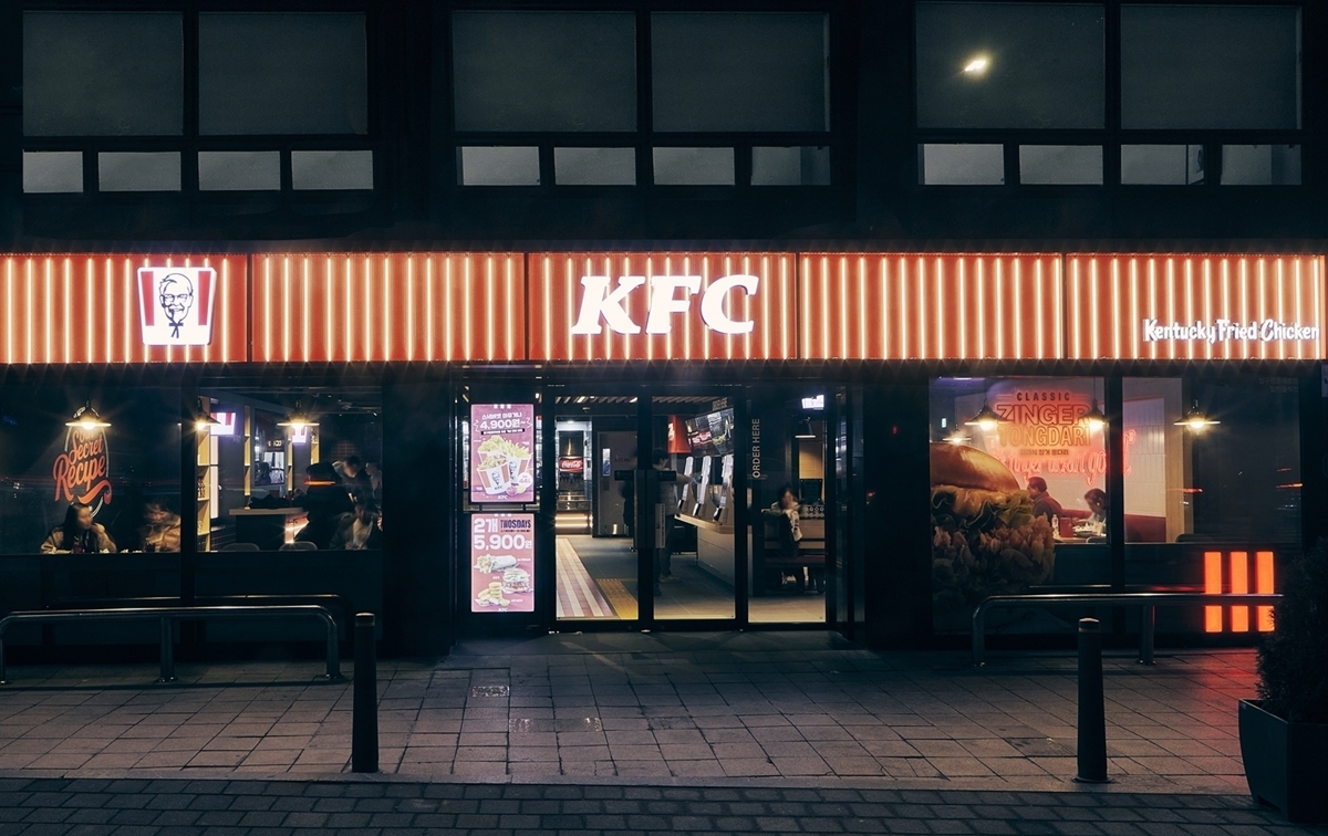 KFC, 압구정로데오점에서 ‘얼리 치킨나이트’ 프로모션 실시