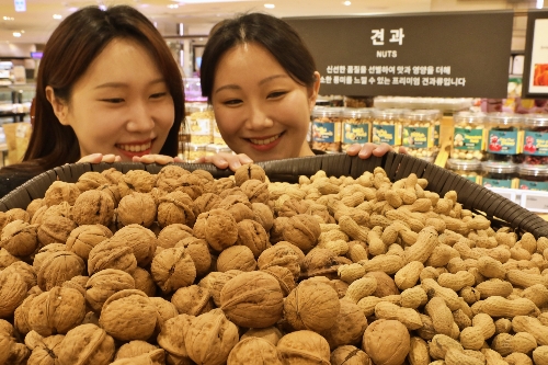 롯데백화점, 부럼·오곡 행사 실시