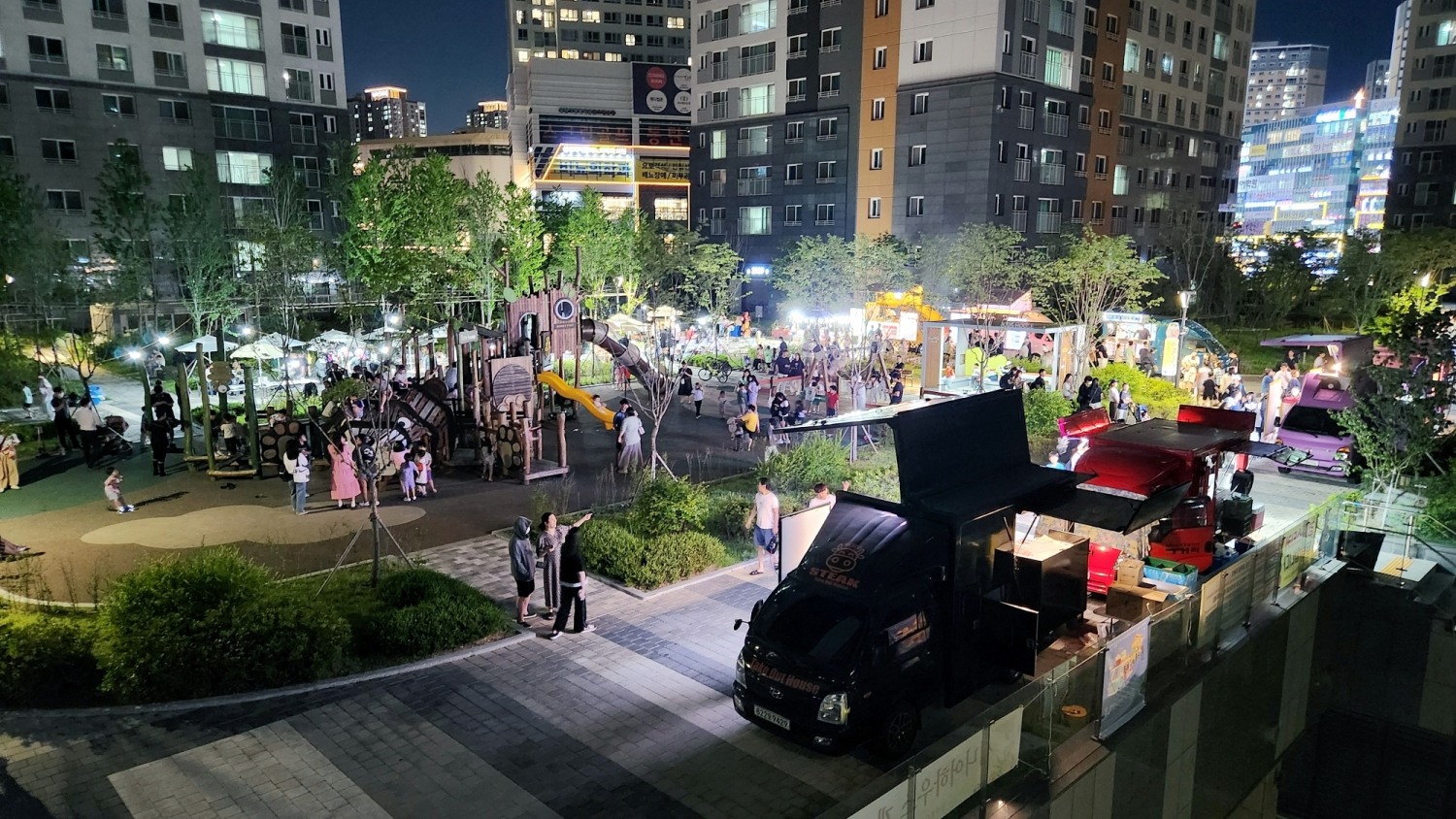 계절 프로그램으로 실시한 비어가든 행사 모습.(사진=케이디리빙)