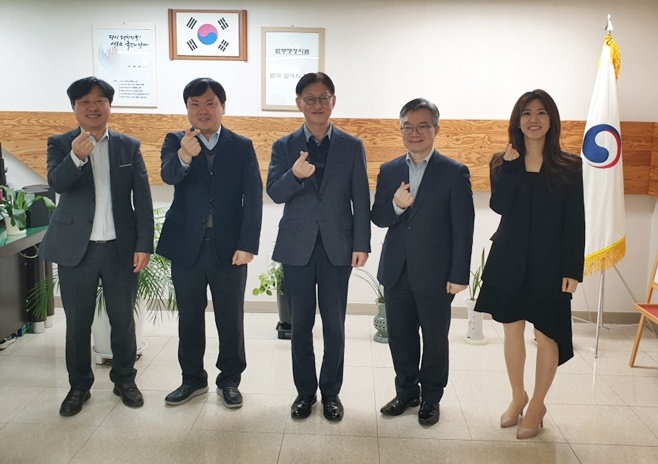 사진 가운데 권기한 원장.(사진제공=서울남부청소년비행예방센터)