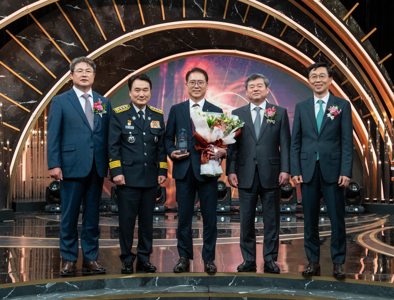 (왼쪽부터) DB손해보험 정종표 사장, 소방청 남화영 청장, S-OIL 류열 사장, KBS 박민 사장, KBS미디어 이상우 사장.(사진=에쓰오일)