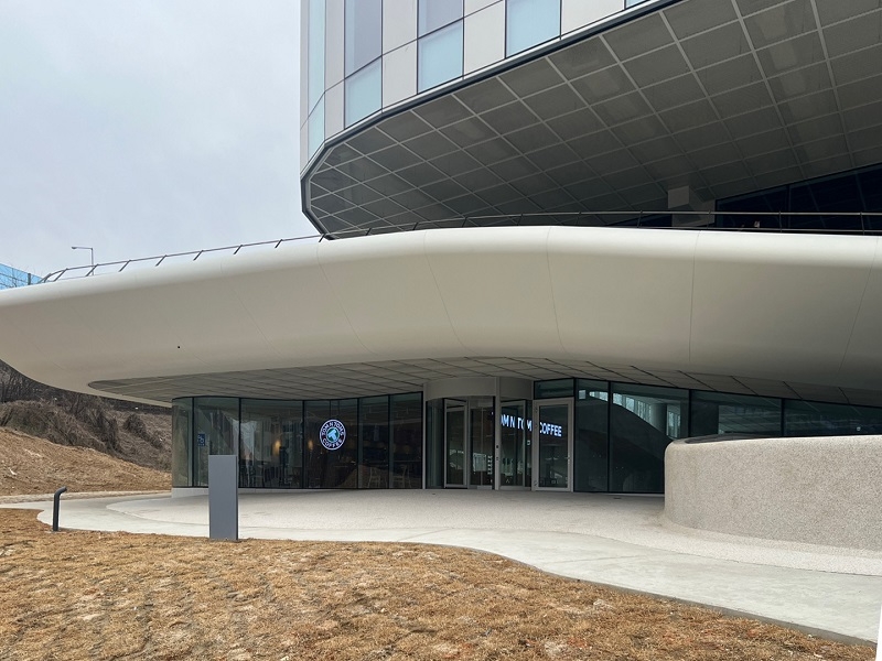 탐앤탐스, 과천 비상교육점 열어