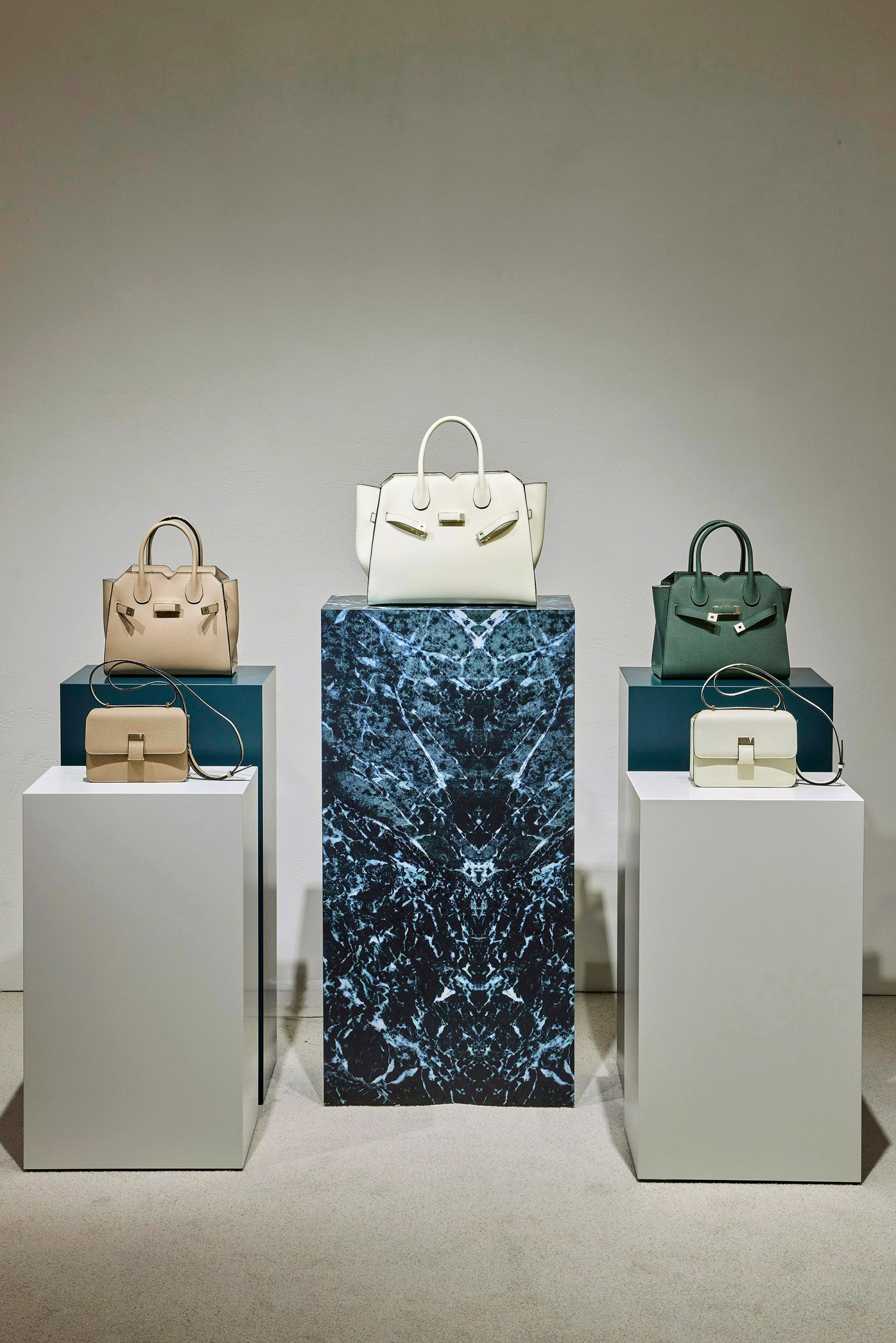 코오롱FnC 발렉스트라, 아카이브 전시 실시