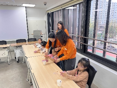 bhc ‘BSR 봉사단’, 과학의 날 맞아 복지관 일일 교사 나서