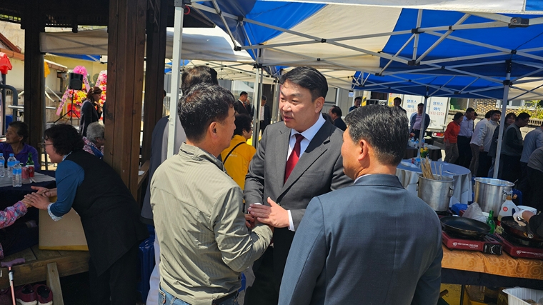 정희용 (가운데) 의원, 칠곡군 기산면 평복2리 경로당 준공식 (사진=의원실)