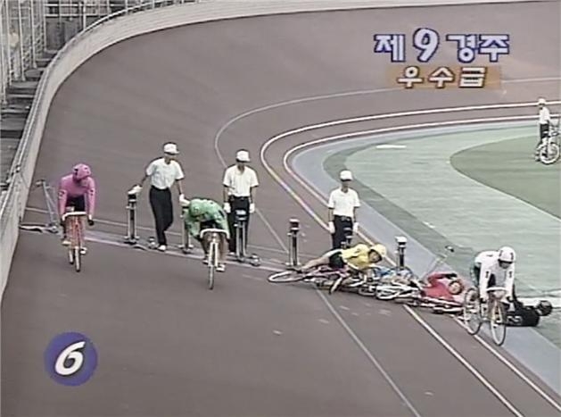 경륜 개장 30주년 기념 영상 “추억 소환! 황당했던 경주들” 중 한 장면. (사진=국민체육진흥공단)