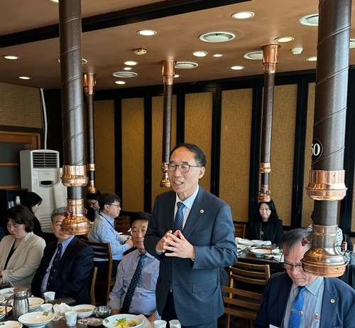 황영기 이사장이 오찬자리에서 인사말을 하고 있다.(제공=한국법무보호복지공단 인천지부)