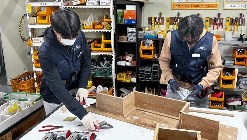 HDC 심포니 희망드림빌더 1기 교육생들이 현장 실습을 하고 있다.(사진=HDC현대산업개발)