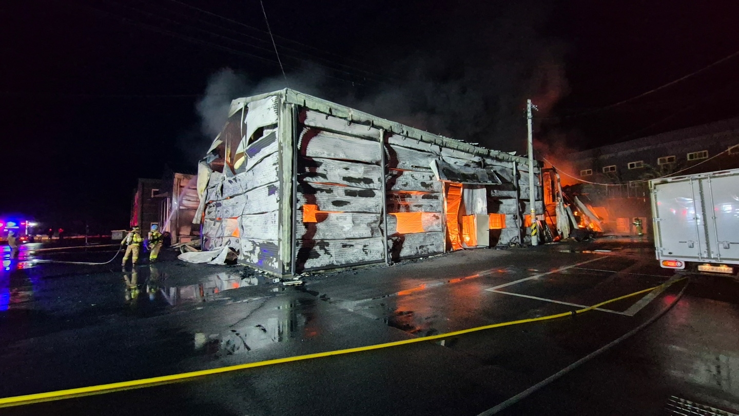 남양주 이불공장 화재 전경.(사진=경기도북부소방재난본부)