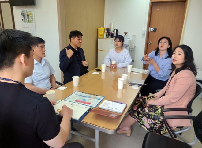 서울은평경찰서 학교 전담팀과 간담회를 진행하고 있다.(제공=한국법무보호복지공단서울서부지소)