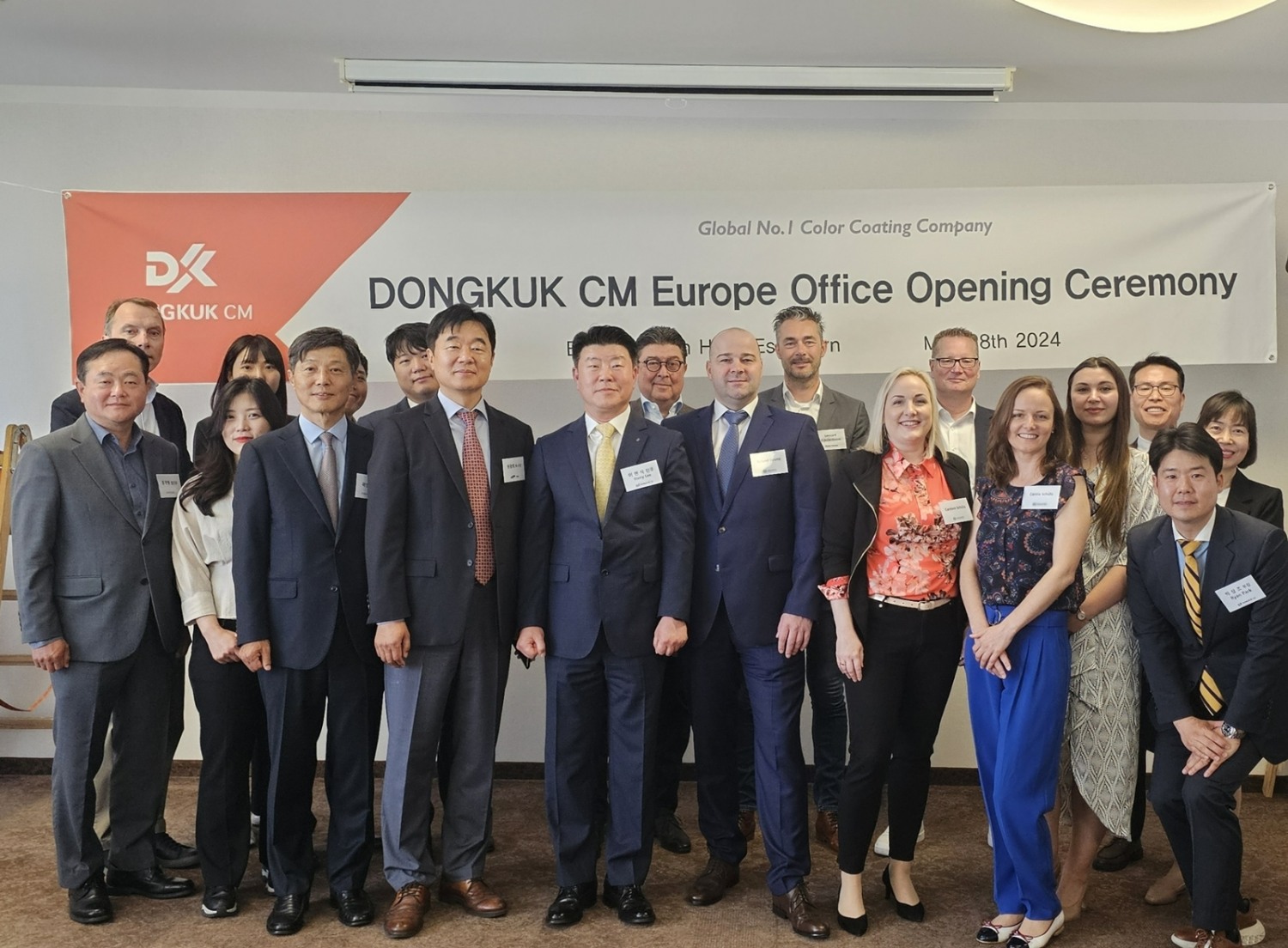 (왼쪽부터) 김병현 동국제강 안전환경기획팀장, 배재만 동국알앤에스 인천사업장 소장, 강우경 대륙아주 변호사, 차동언 대륙아주 본부장, 변홍열 동국제강 기획실장, 정하성 한국아이티에스검정 대표, 강경묵 동국알앤에스 포항사업장 소장.(사진=동국제강)