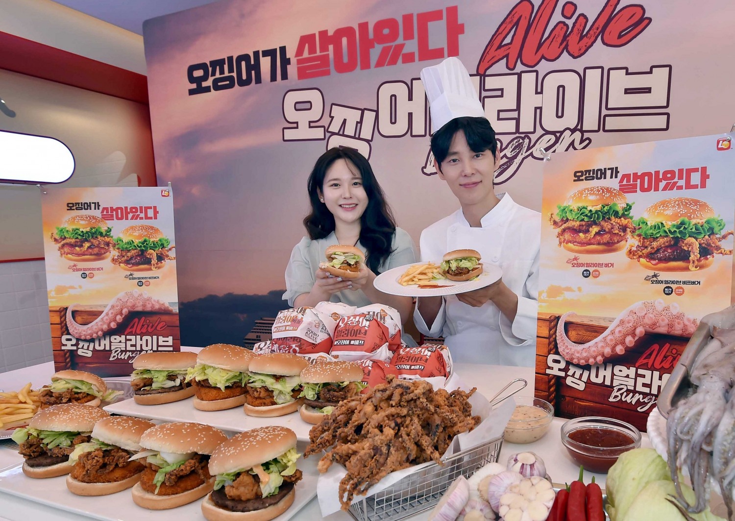 롯데리아, ‘오징어 얼라이브 버거’ 목표 판매량 300% 달성