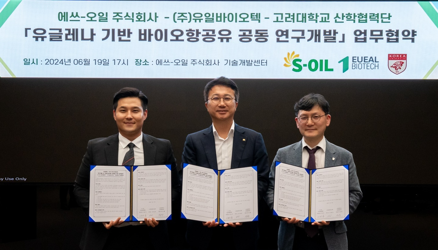 (왼쪽부터) 유일바이오텍 조창호 대표, 에쓰오일 이동우 Chemical기술개발부문장, 고려대 산학협력단 권정환 단장.(사진=에쓰오일)