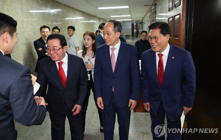 이종배 (완쪽 )국회의원 (사진=연합뉴스)