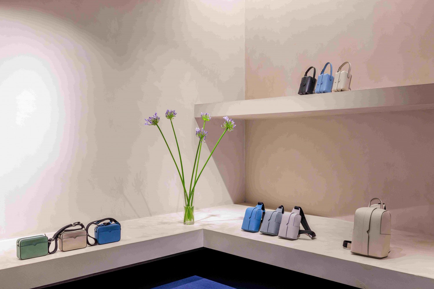 발렉스트라, 맨즈 프레젠테이션 진행