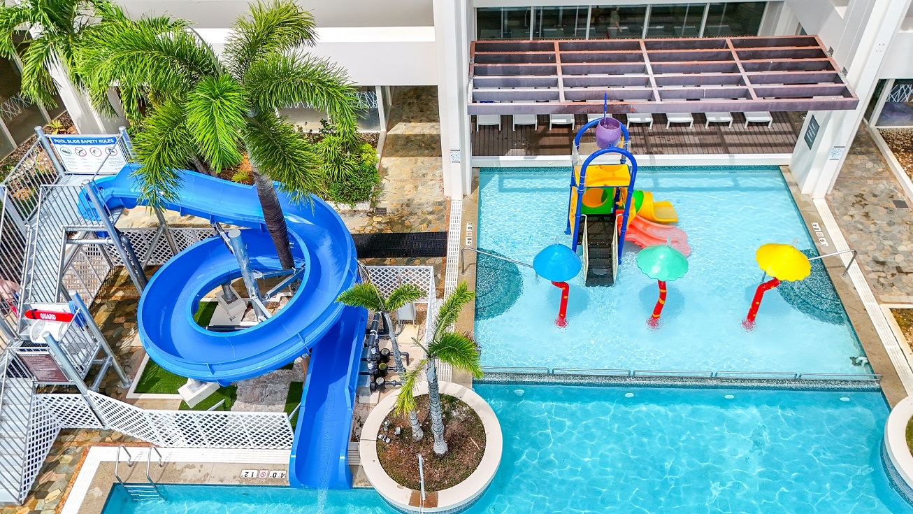 롯데호텔 괌, 메인 풀 슬라이드.(사진=롯데호텔 괌)