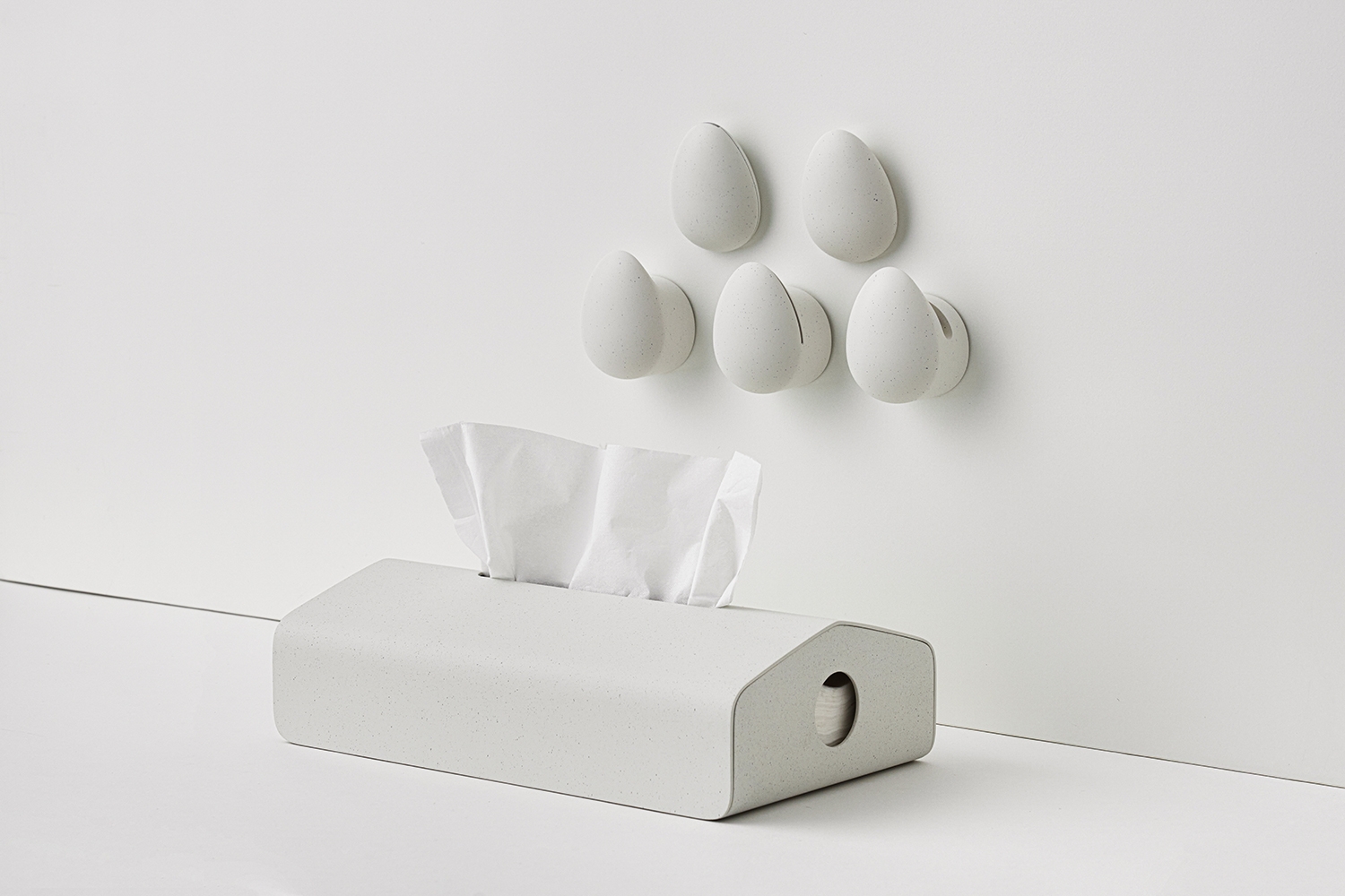 롯데건설의 웰컴키트 지구의-부화(Earth’s-Hatch).(사진=롯데건설)