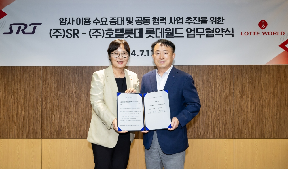 (왼쪽부터) 박미숙 호텔롯데 롯데월드 마케팅부문장, 정연성 에스알 영업본부장.(사진=SR)