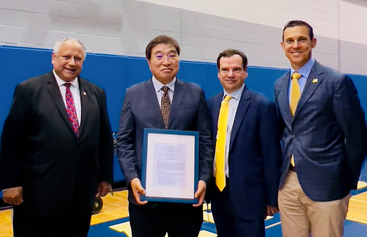 (좌측부터) 카를로스 델 토로 미 해군성 장관, 신종계 HD한국조선해양 기술자문, 스티브 브락 해군성 장관 특별보좌관, 조너선 페이지 미시건대학교 조선·해양 공학대 교수.(사진=HD현대)