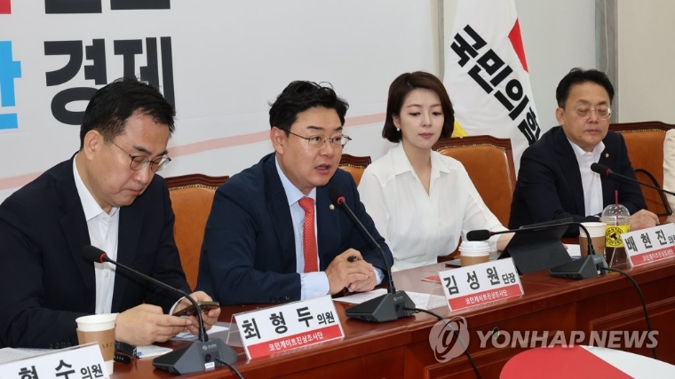 국민의힘 김성원 (왼쪽 두번째) 국회의원 (사진=연합뉴스)
